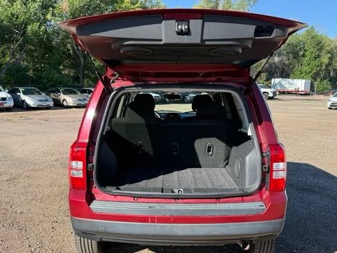 Used 2014 Jeep Patriot Latitude w/ Sun/Sound Group AWD/4WD image 17