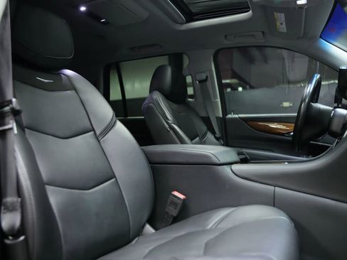 Used 2017 Cadillac Escalade Luxury image 26