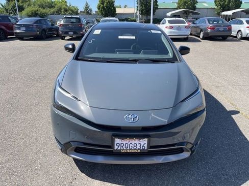 Used 2024 Toyota Prius XLE FWD image 2