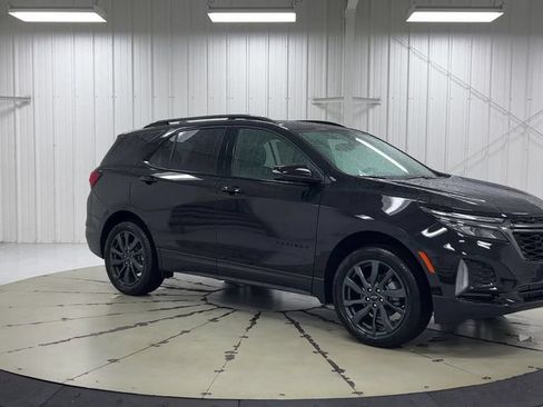 Used 2023 Chevrolet Equinox RS AWD/4WD image 2
