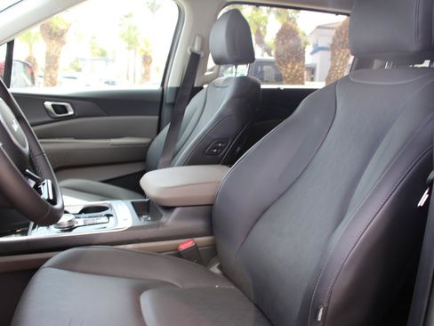 Certified 2026 Kia Carnival EX image 17