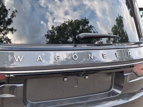 Used 2024 Jeep Wagoneer L Series II w/ Flexible Seating Group AWD/4WD image 31
