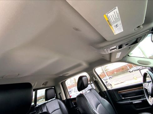 Used 2017 RAM 1500 Laramie image 19