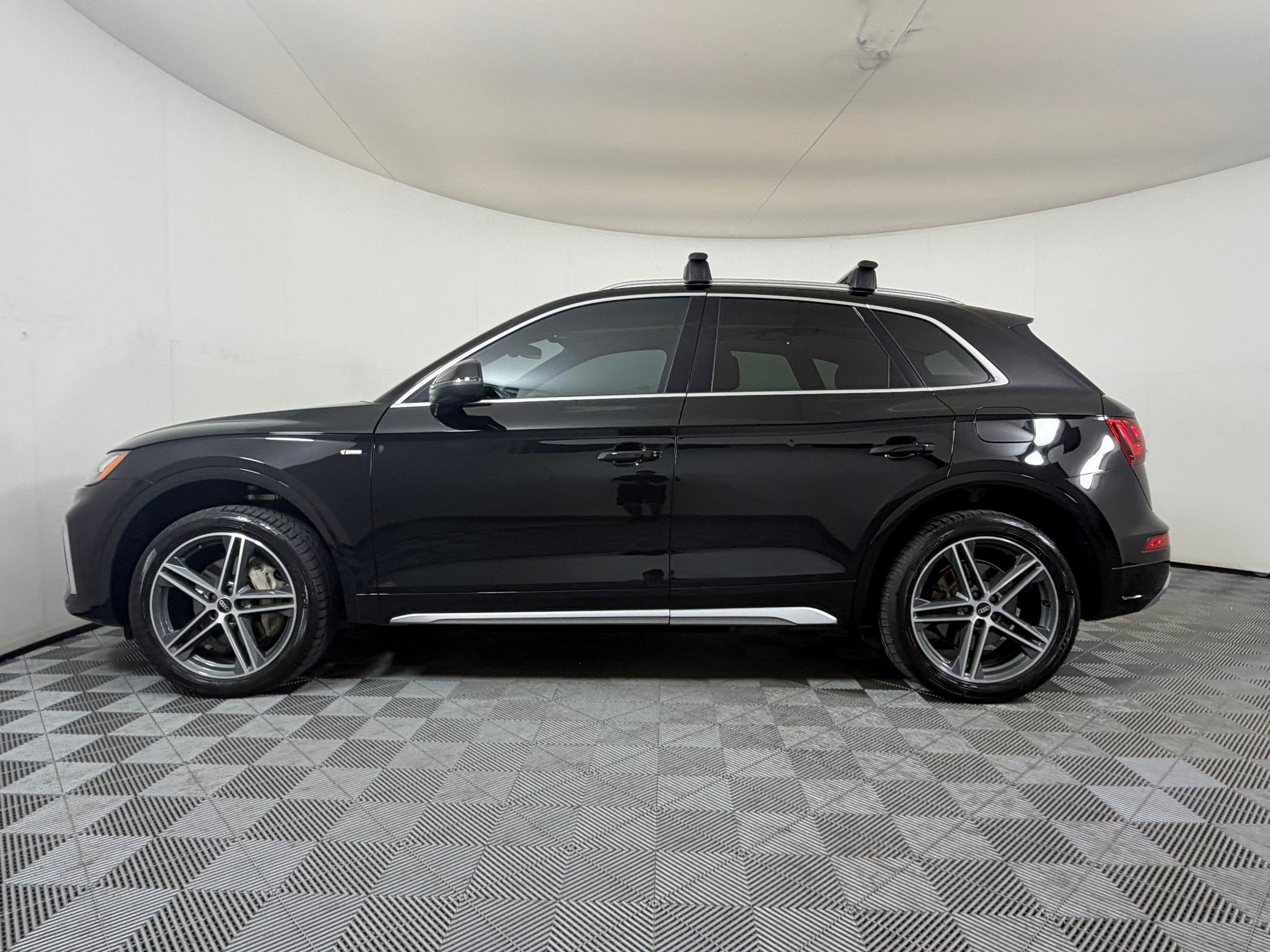 Used 2021 Audi Q5 e Premium Plus w/ Premium Plus Package AWD/4WD image 2
