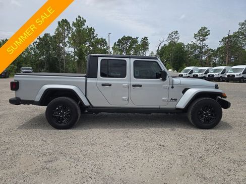 Used 2023 Jeep Gladiator Sport AWD/4WD image 3