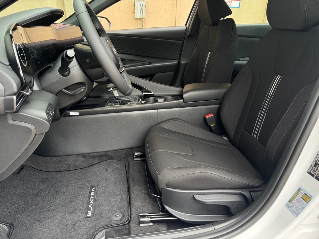 New 2025 Hyundai Elantra SEL FWD image 7