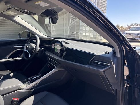 Used 2025 Audi Q5 Premium w/ Convenience Package image 15