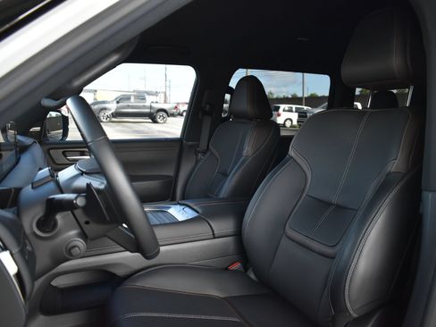 Used 2025 Nissan Armada SL w/ Captain's Chari Seat Package AWD/4WD image 16