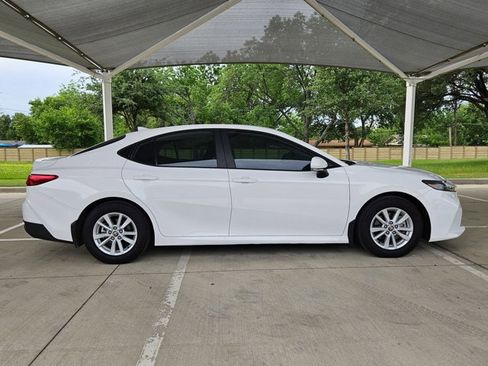 Used 2025 Toyota Camry LE w/ Convenience Package image 4