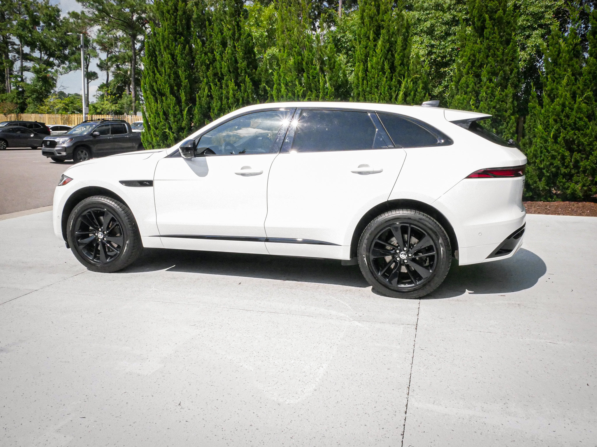 Used 2024 Jaguar F-PACE R-Dynamic S AWD/4WD image 7