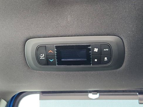 Used 2026 Chrysler Pacifica Select FWD image 13