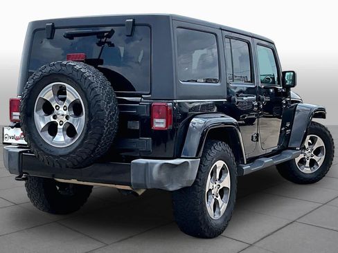 Used 2017 Jeep Wrangler Unlimited Sahara w/ Connectivity Group AWD/4WD image 12