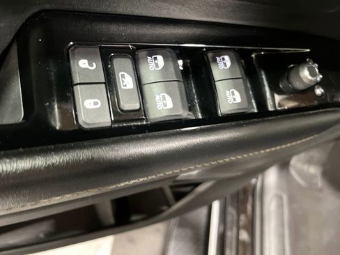 Used 2024 Jeep Wagoneer L Series II w/ Flexible Seating Group image 12