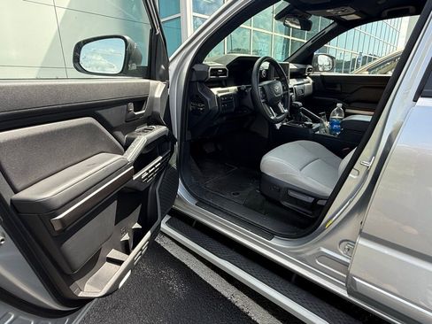 Used 2025 Toyota 4Runner SR5 image 5