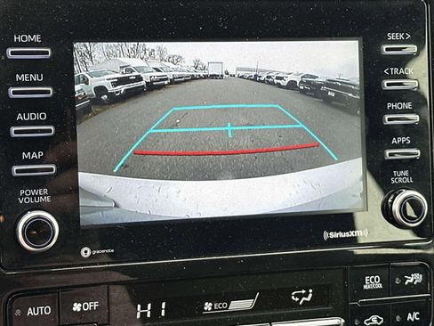 Used 2022 Toyota Prius LE image 10