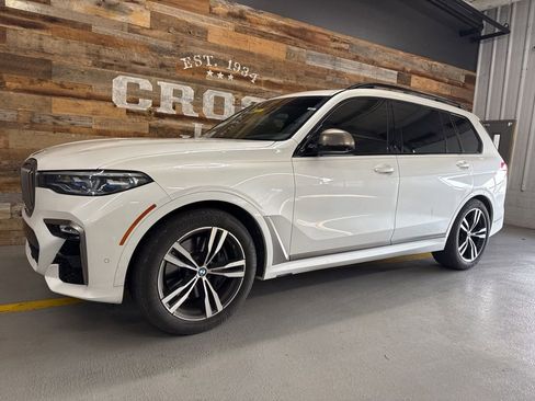 Used 2021 BMW X7 M50i w/ Executive Package image 2