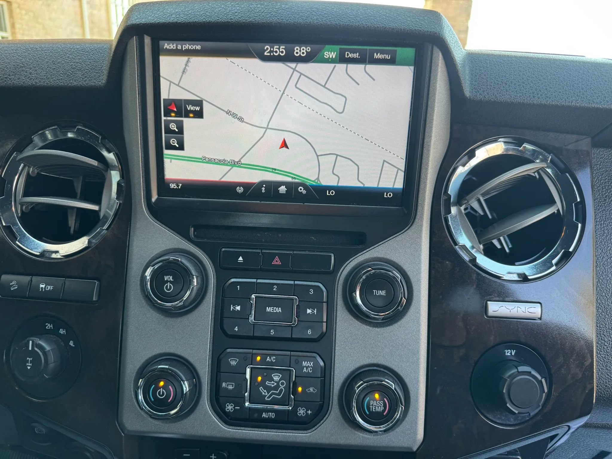 Used 2015 Ford F250 Platinum w/ FX4 Off-Road Package AWD/4WD image 27