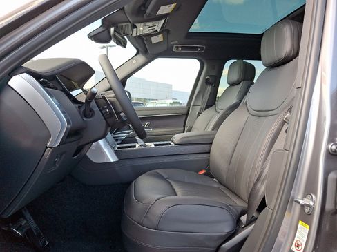 New 2025 Land Rover Range Rover SE image 9