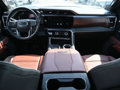 Used 2025 GMC Sierra 2500 Denali Ultimate image 5