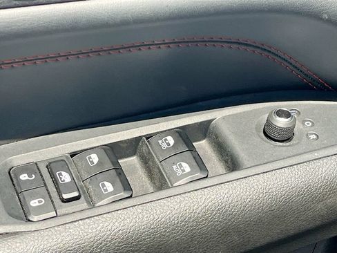 Used 2025 Jeep Compass Trailhawk AWD/4WD image 18