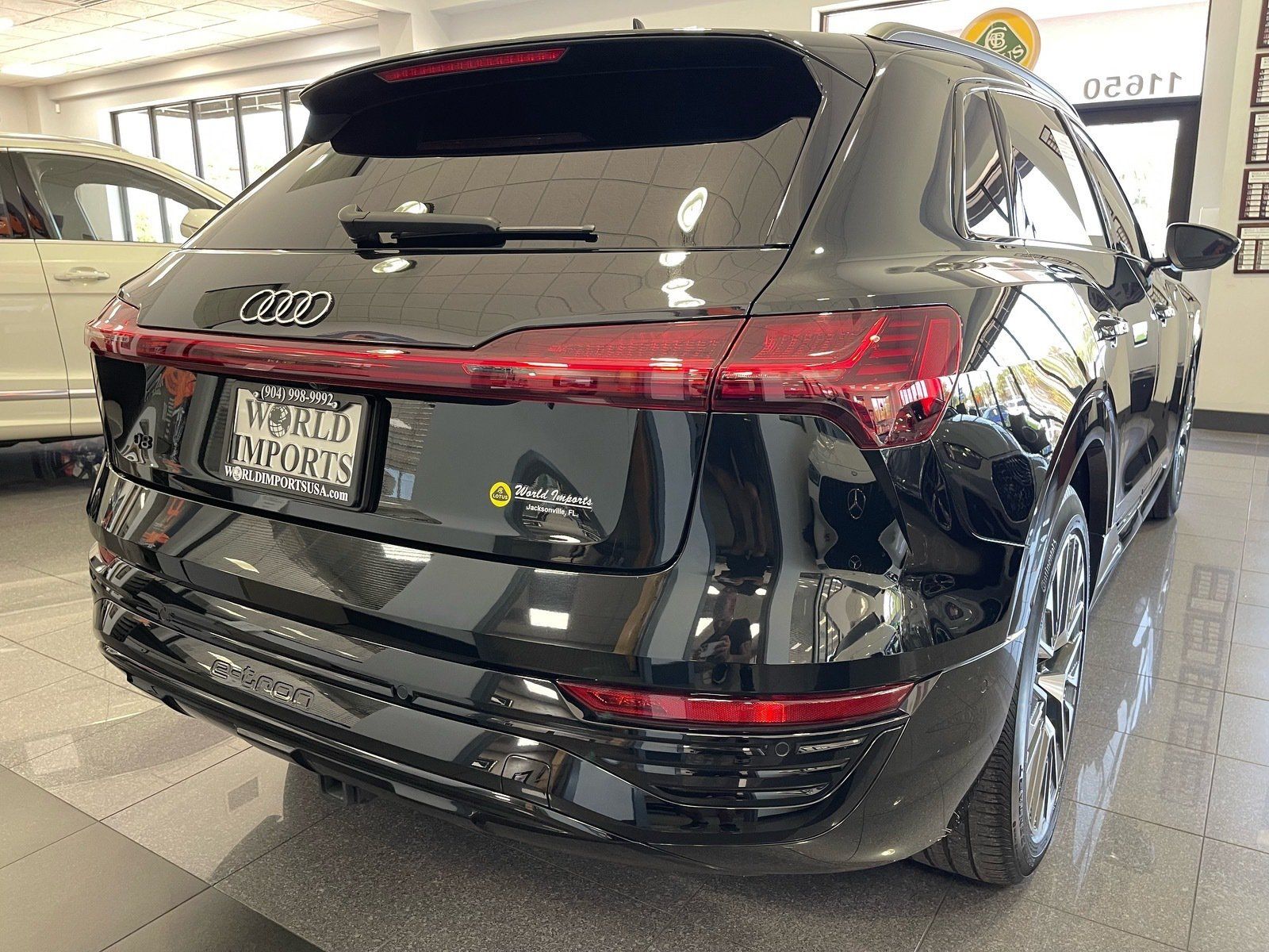 Used 2024 Audi Q8 e-tron Premium Plus w/ Premium Plus Package AWD/4WD image 17
