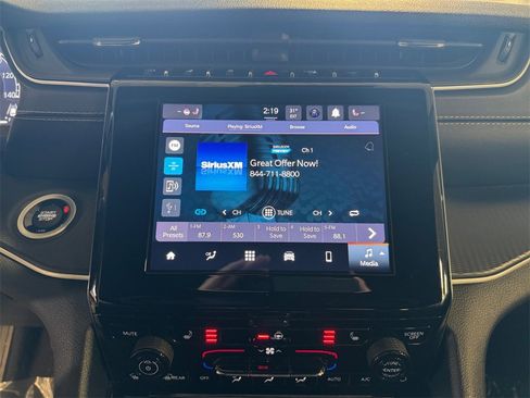 Used 2023 Jeep Grand Cherokee L Laredo image 17