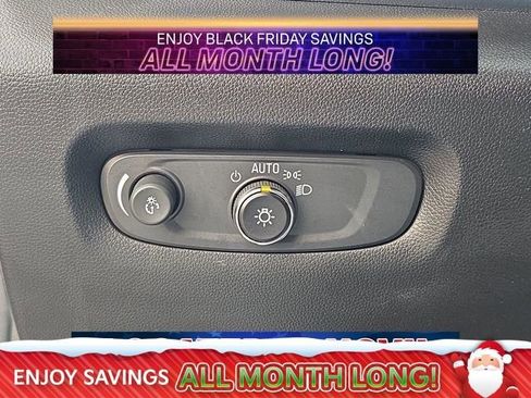 Used 2023 Chevrolet Traverse LT image 16