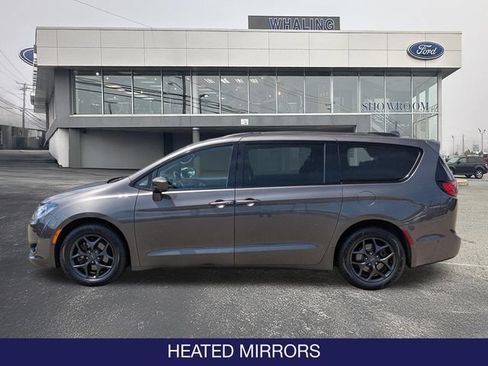 Used 2019 Chrysler Pacifica Touring-L w/ Advanced Safetytec Group FWD image 5