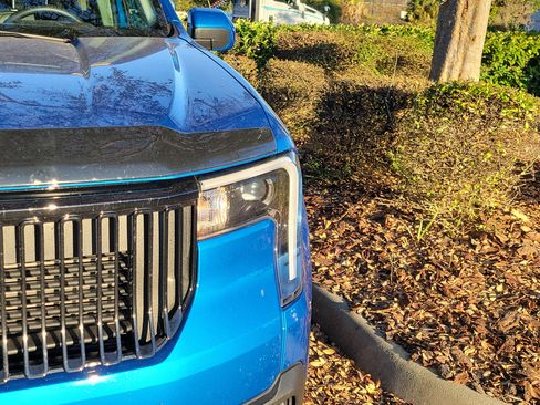 Used 2025 Ford Maverick Lobo image 3