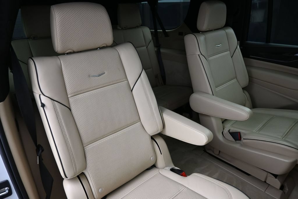 Used 2023 Cadillac Escalade ESV Premium Luxury AWD/4WD image 29