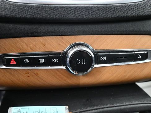 Used 2023 Volvo XC90 B6 Plus image 15
