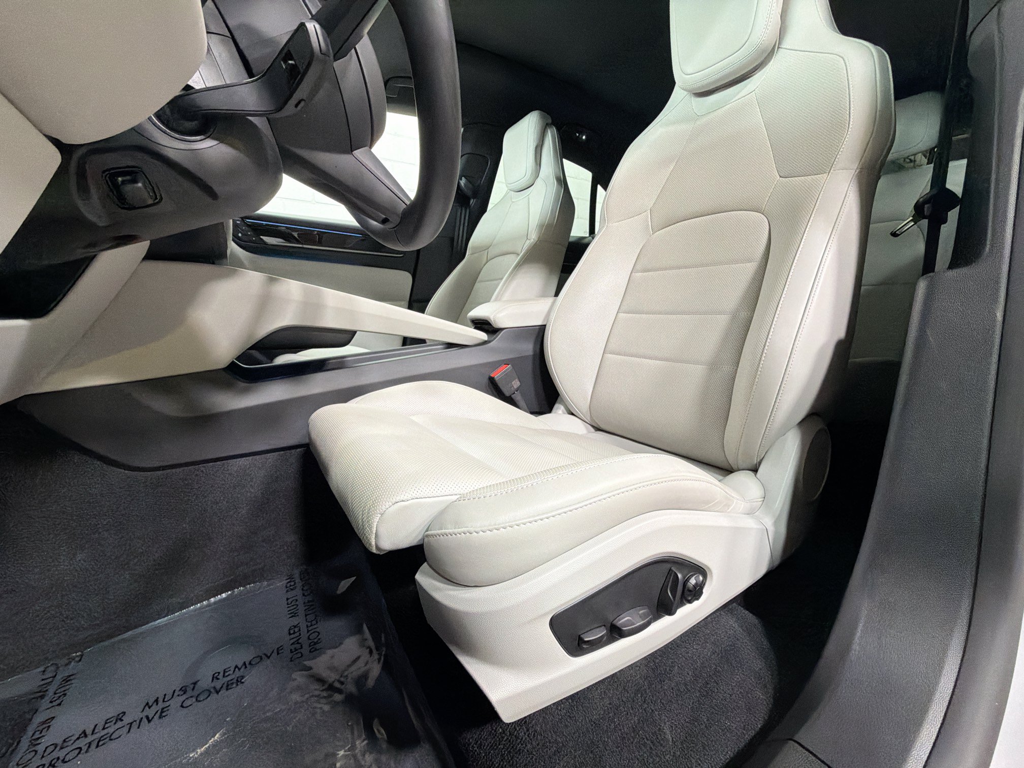 Certified 2026 Porsche Macan 4S Electric AWD/4WD image 5