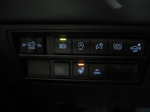 Used 2022 Toyota Tundra Platinum image 19