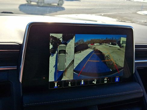 Used 2022 GMC Yukon SLT w/ SLT Luxury Package image 16