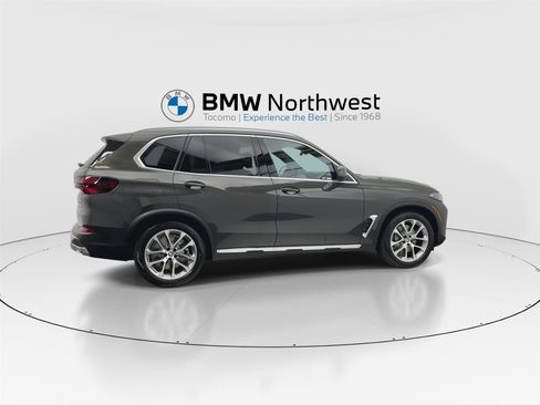 New 2026 BMW X5 xDrive50e w/ Climate Comfort Package image 4