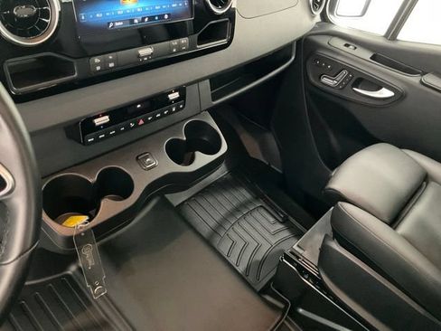Used 2024 Mercedes-Benz Sprinter 2500 image 11