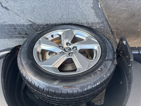 Used 2020 Toyota RAV4 Limited image 12