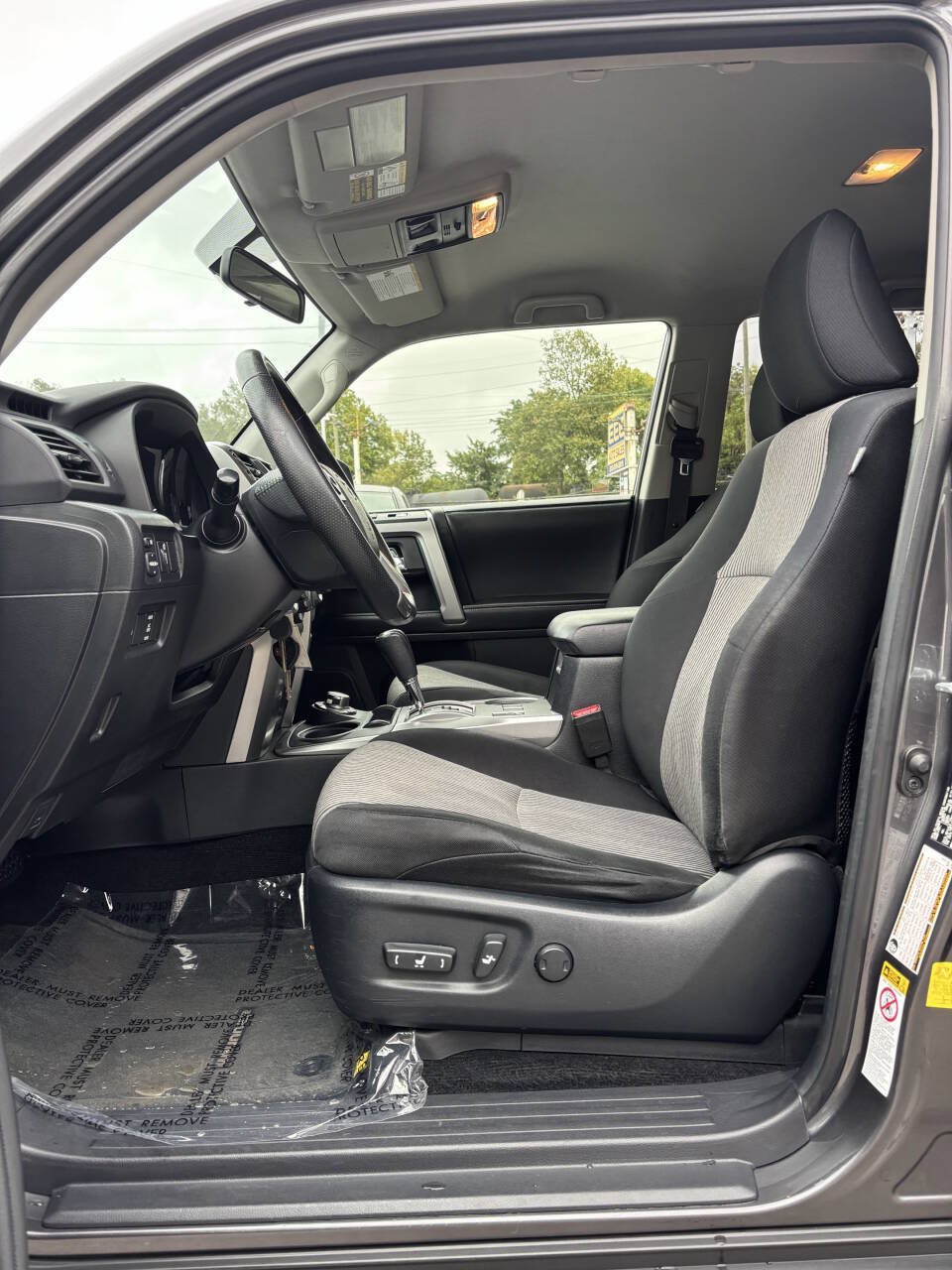Used 2016 Toyota 4Runner SR5 AWD/4WD image 10