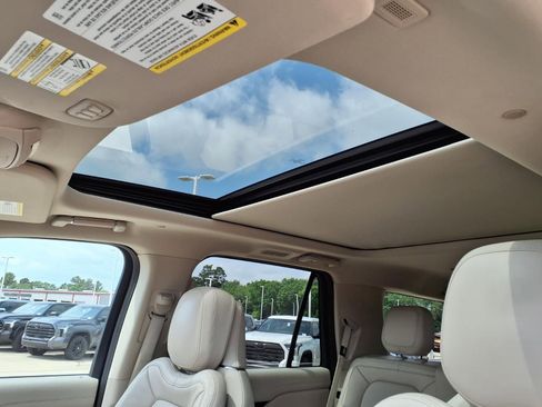 Used 2021 Lincoln Navigator Reserve AWD/4WD image 13
