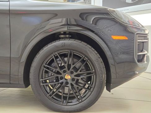 Used 2024 Porsche Cayenne Coupe AWD/4WD image 8