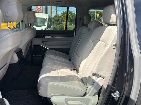 Used 2024 Jeep Wagoneer L Series II w/ Flexible Seating Group RWD image 13