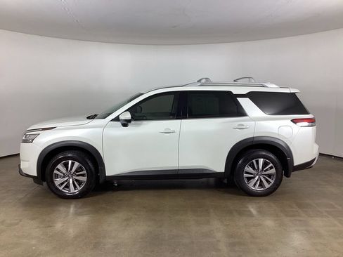 Used 2022 Nissan Pathfinder SL AWD/4WD image 17