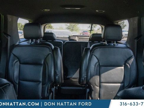 Used 2023 Chevrolet Traverse LT FWD image 19