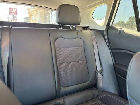 Used 2025 Chevrolet Trax LT FWD image 36