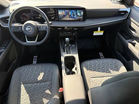 New 2026 Nissan Kicks SV w/ SV Premium Package FWD image 17
