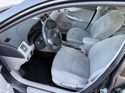 Used 2013 Toyota Corolla LE FWD image 31