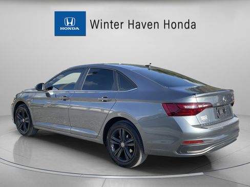 Used 2023 Volkswagen Jetta SE image 7