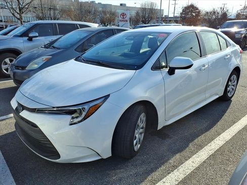 Certified 2025 Toyota Corolla LE image 2
