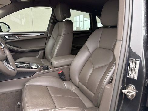 Used 2023 Porsche Macan S image 8