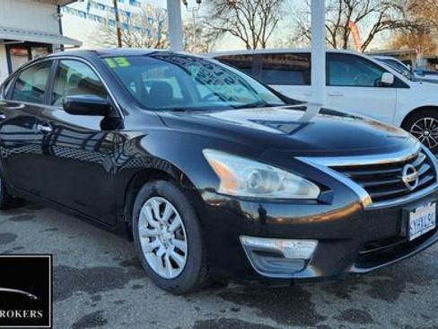 Used 2013 Nissan Altima 2.5 S image 2